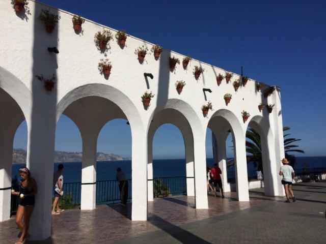 Apartamentos Colon Nerja Exterior foto