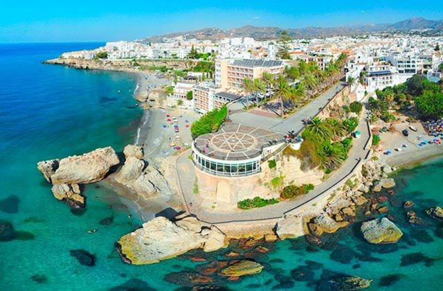 Apartamentos Colon Nerja Exterior foto